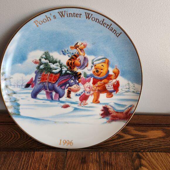 Disney Store “Pooh’s Winter Wonderland” 1996 Commemorative Plate/NIB - Picture 2 of 3